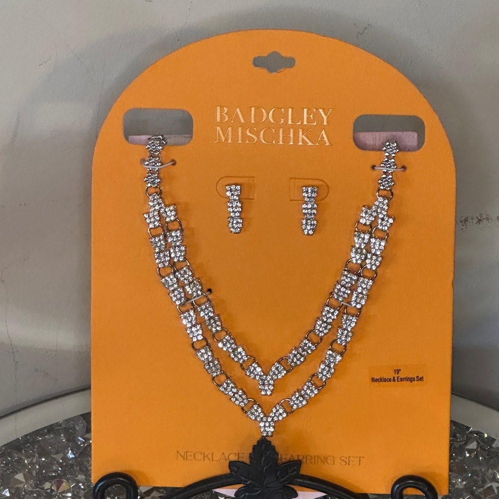NWT/NIP - Badgley Mischka 2 Piece Jewelry Set. - Picture 1 of 3